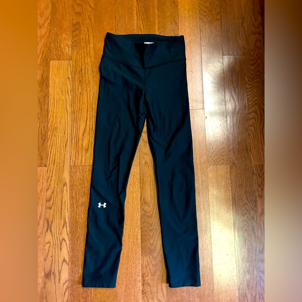 Under Armour black compression leggings. Size XS
LIKE NEW
